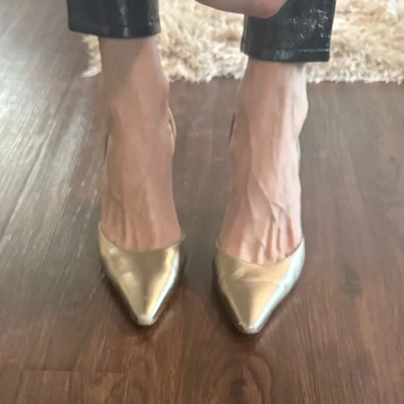 Manolo Blahnik Champagne Gold Slingback, 39 - Picture 9 of 9